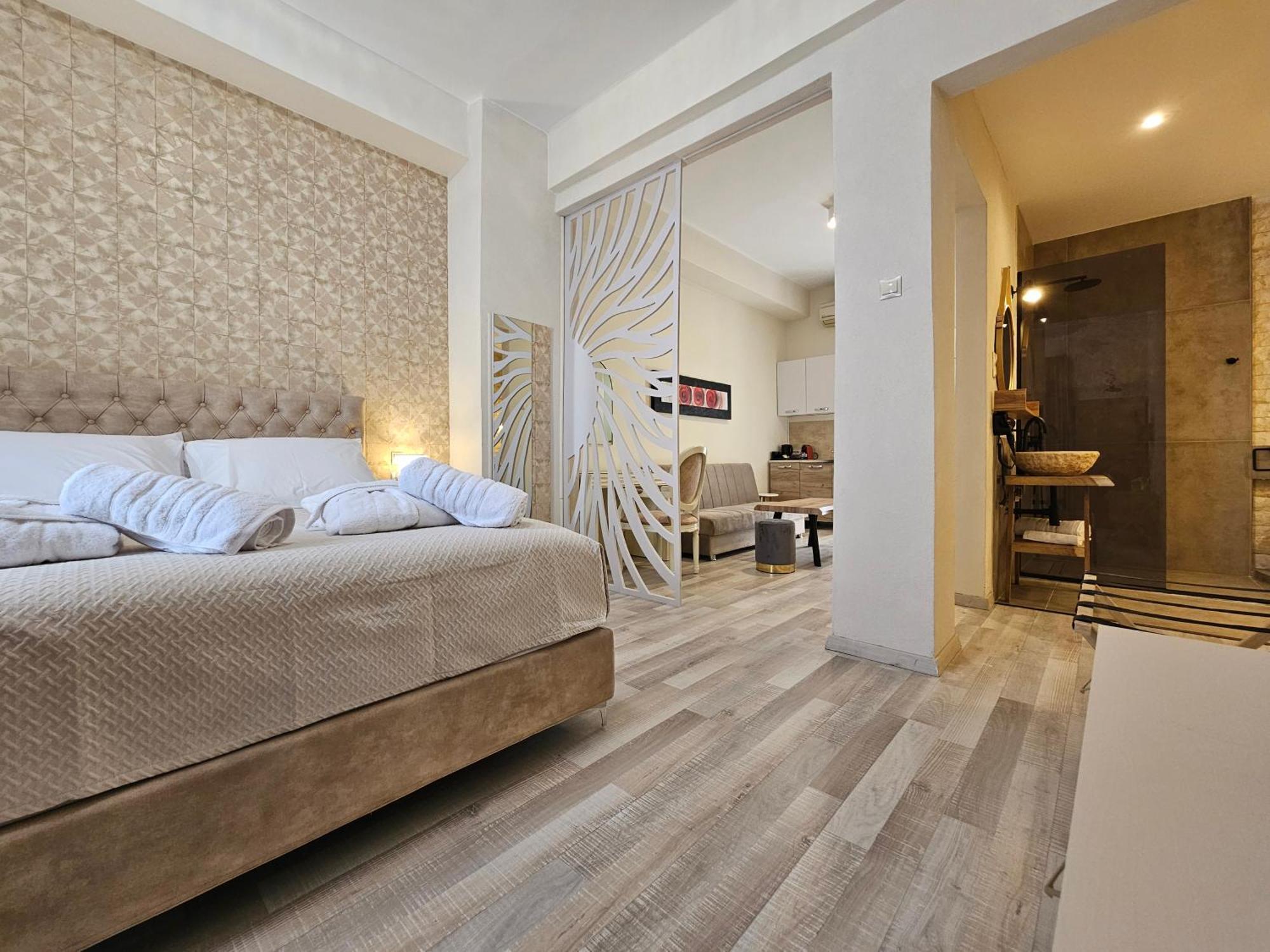 Golden City Center Suites Rhodes City エクステリア 写真
