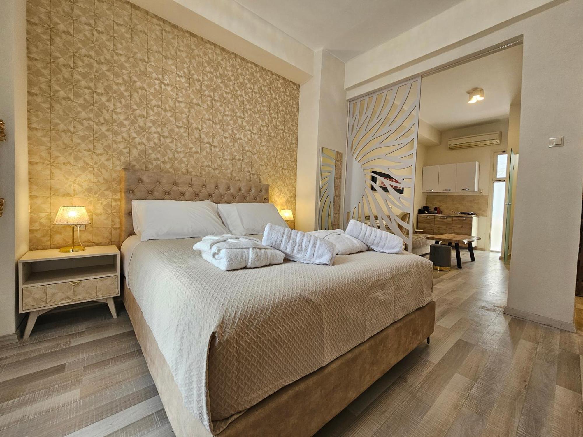 Golden City Center Suites Rhodes City エクステリア 写真