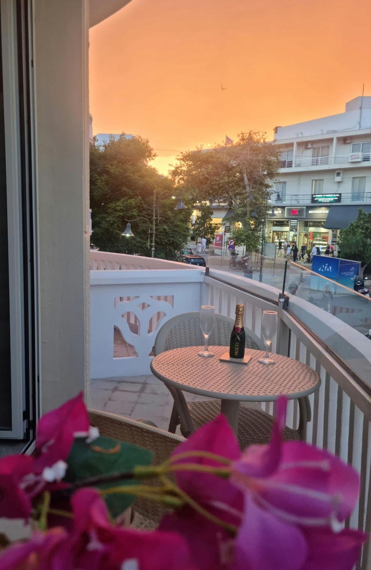 Golden City Center Suites Rhodes City エクステリア 写真